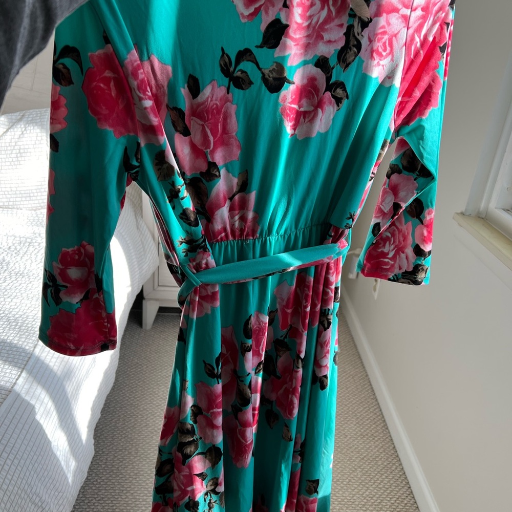 Mint floral maternity dress in almost new condition